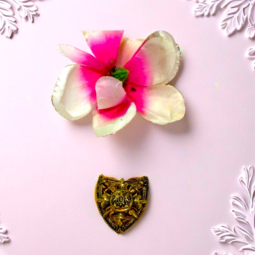 Beautiful! Vintage brass pin